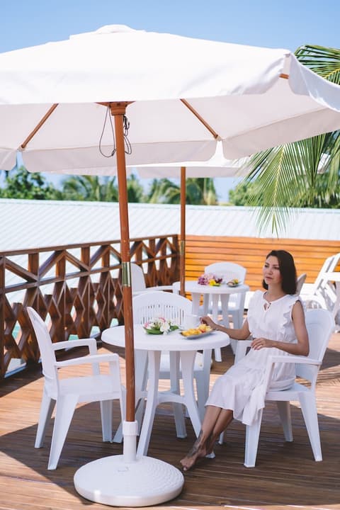 Perla Dhangethi, Terrace/patio