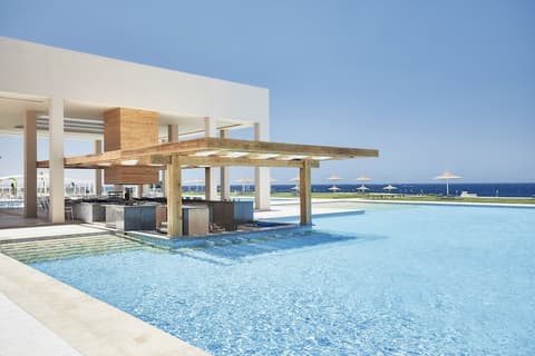 JAZ Elite Maraya, Poolside bar