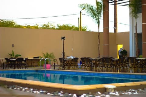 Sunset Hotel, Outdoor pool