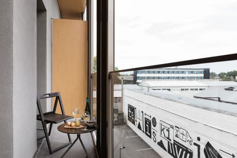 Bob W Telliskivi, Terrace/patio