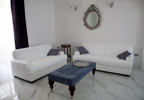 Vallettastay Golden Seed, Living room