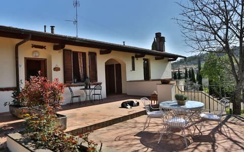 Fattoria Pagnana suites and pool, Terrace/patio