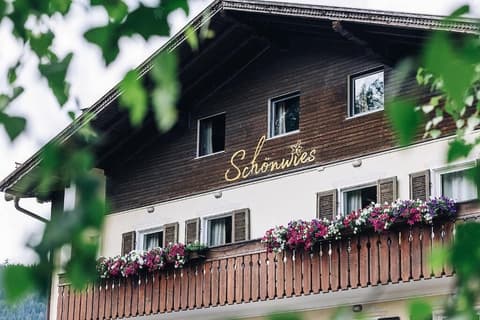 Hotel Schönwies, Exterior detail