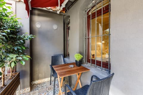 Miro Mansion, Coffee and/or coffee maker