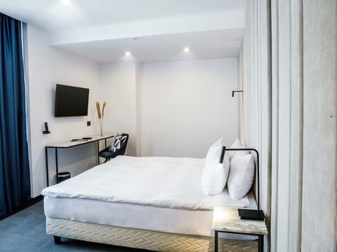 Union Plaza Hotel, Room