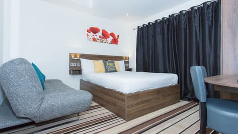 Langley Guest House, Room