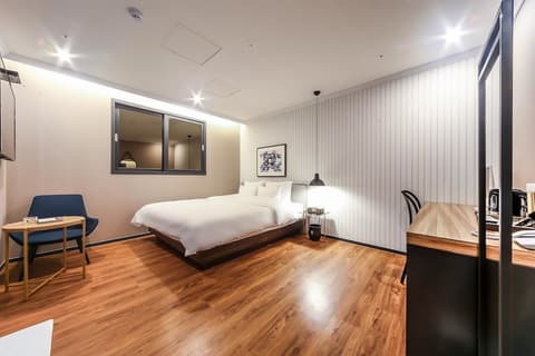 Browndot Hotel - Gold, Room