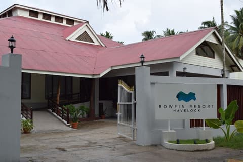 Bowfin Resort, Front of property