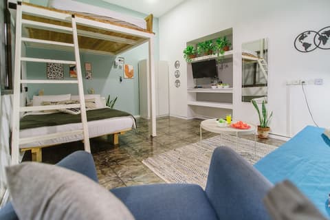 15 Ben Yehuda Studios, Room