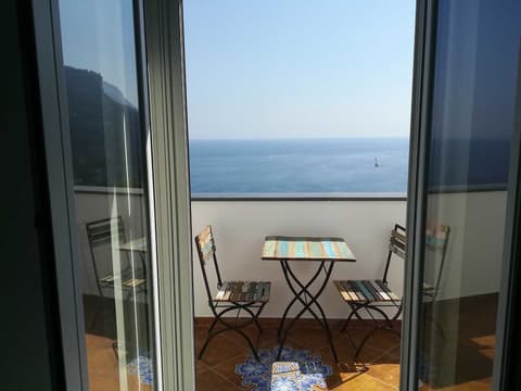 Torre Elisea, Balcony