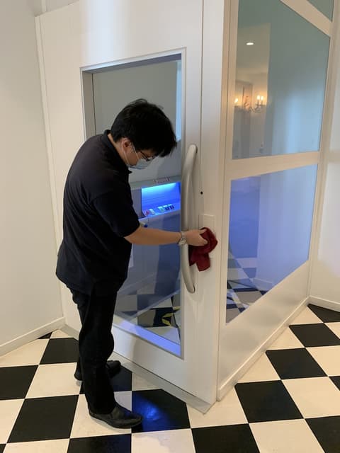 Le Embassy Hotel Georgetown, Interior entrance