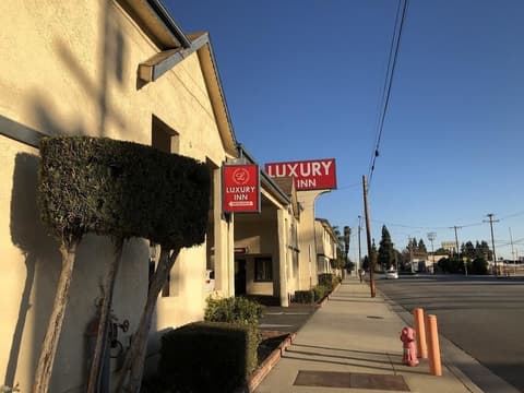 Luxury Inn, Reception