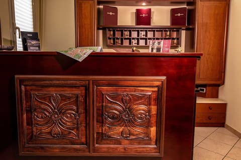 Hotel Gangi, Reception