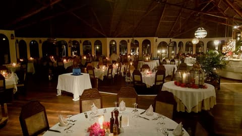 Blue Bay Village, Restaurant