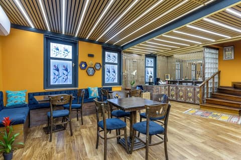 Wonder Wood Hotel, Food court