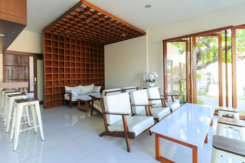 Kak Garden Inn, Interior entrance