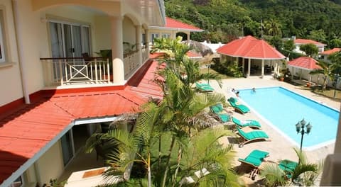 Marie-Laure Suites, Pool