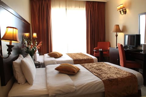 Captain's Hotel, Room