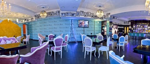 River Side Hotel, Lobby