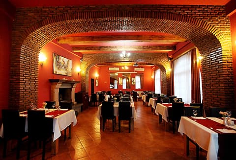 River Side Hotel, Restaurant