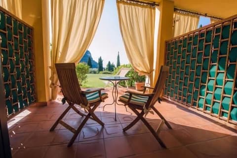 Villa Madrina Lovely and Dynamic Hotel, Terrace/patio