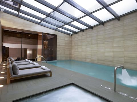 The Met Hotel, a member of Design Hotels, Indoor spa tub