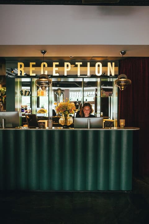 Hotel Flora, Reception