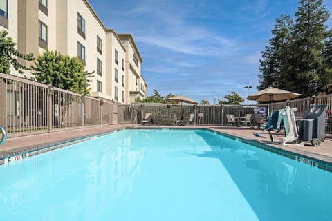 Hampton Inn & Suites Bakersfield/Hwy 58, CA, Pool