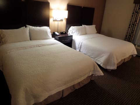 Hampton Inn & Suites Bakersfield/Hwy 58, CA, Room
