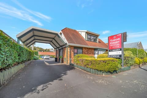 Tudor Court Motor Lodge, Reception