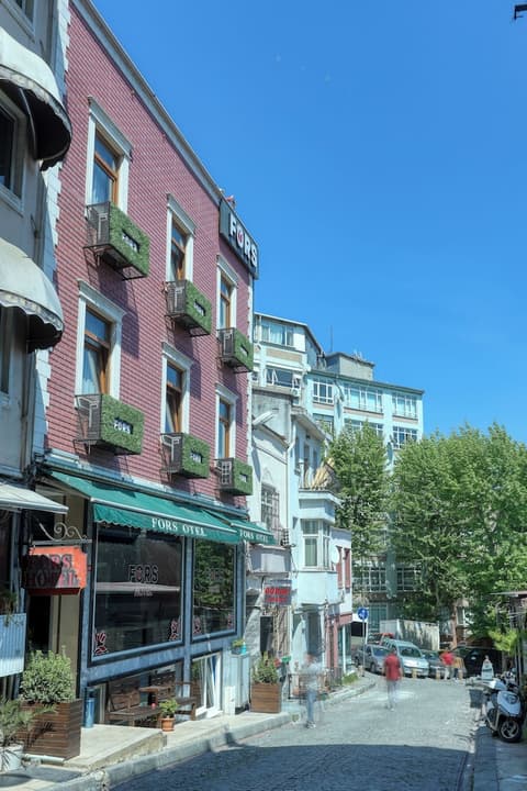 Fors Hotel, Front of property