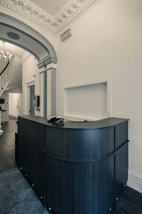 Royal West End Hotel, Reception