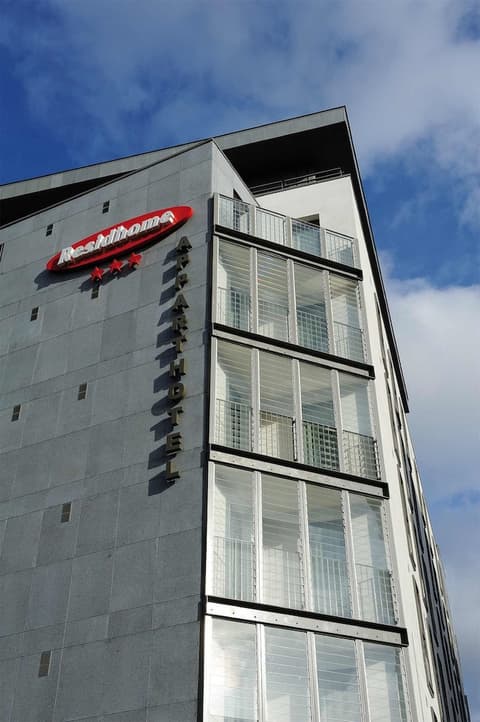 Residhome Asnières, Front of property