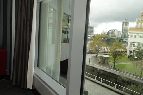 Rafayel on the Left Bank, Room