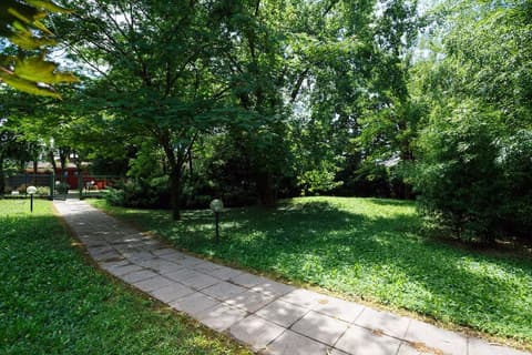 Daniel, Property grounds