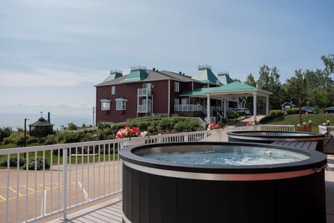 Hotel et Pavillons Le Petit Manoir du Casino, Spa