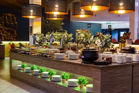 Hotel Dzingel, Restaurant