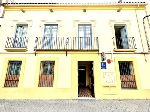 Hotel Conde de Cárdenas, Front of property