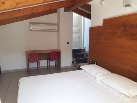 Seven Hostel, Room