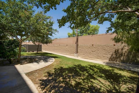 Studio 6 Bakersfield, CA, Exterior