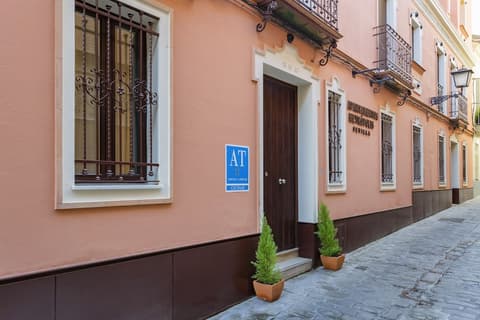 Apartamentos Metrópolis Sevilla, Front of property