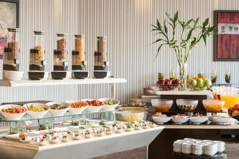 Sunday Business Avenue Formerly Rand Hotel, Dining