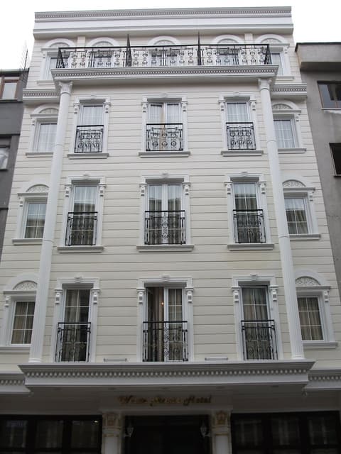 White House Hotel Istanbul, Front of property
