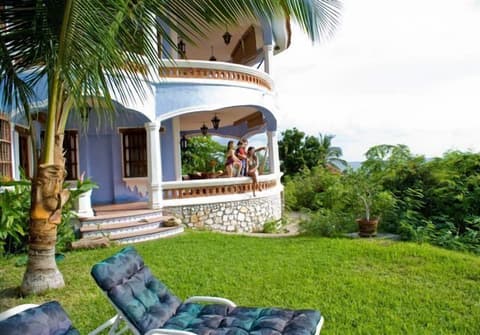 Bungalows Santa Cruz, Property grounds