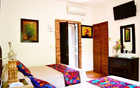 Hotel Posada de Roger - Near Los Muertos Beach, Room