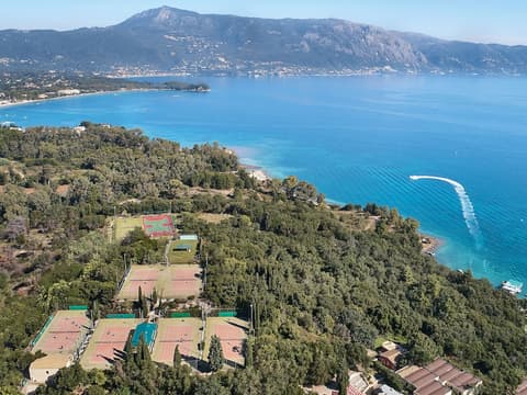 Grecotel LUXME Daphnila Bay, Tennis court