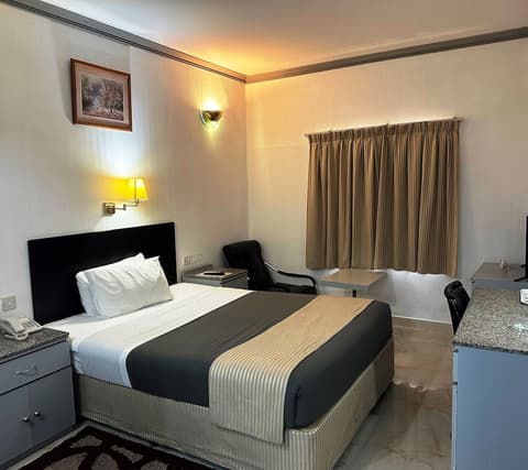 Grand Astoria Hotel, Room