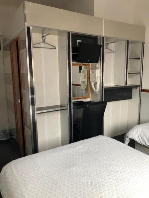 OYO The Bentleys Hotel, Room