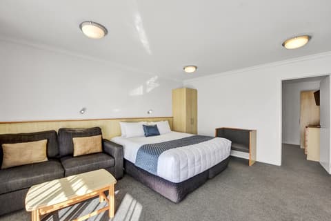 The Hotel Nelson, Room