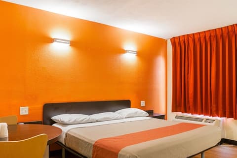Motel 6 New Orleans, LA - Near Downtown, Room